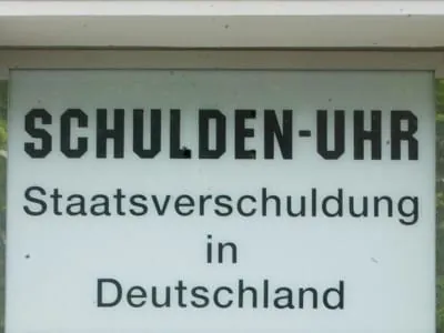 Umfrage: Bürger wollen Schuldenabbau statt Steuersenkung