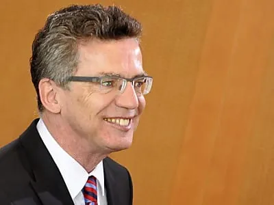 De Maizière besucht Streitkräftebasis