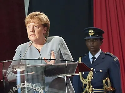 Merkel stellt in Kenia Bedingungen und ist beeindruckt