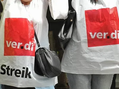 Über 1.500 Versicherungsmitarbeiter in Hamburg im Warnstreik