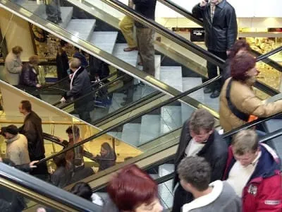 Einzelhandel erwägt Erhöhung der Umsatzprognose