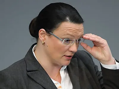 Nahles: Union soll Pflegepläne von Gesundheitsminister Bahr stoppen