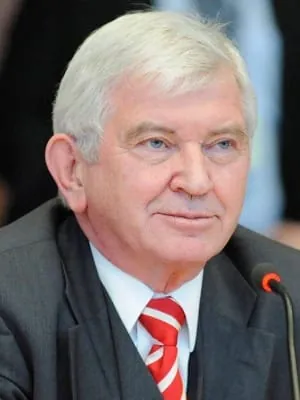 Trotz verschwundener Pläne vertraut Merkel dem BND-Präsidenten