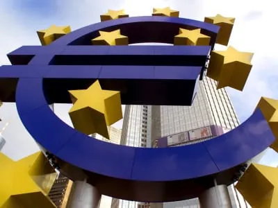 Rösler gegen Anleihekauf durch Rettungsschirm und Euro-Bonds