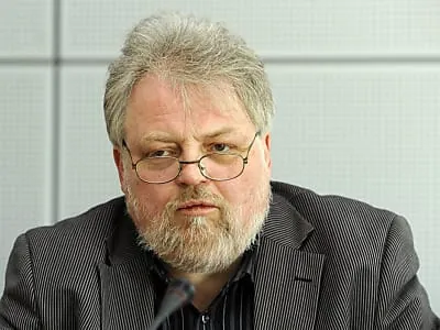 Rathenow will Einzelfallprüfung bei Opferrente für Stasi-Mitarbeiter