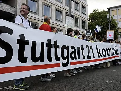 "Stuttgart 21"-Befürworter laufen für Bau des Tiefbahnhofs