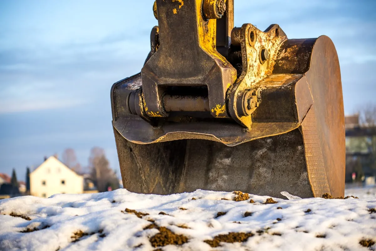 Baustopp im Winter: Wer übernimmt die Kosten?