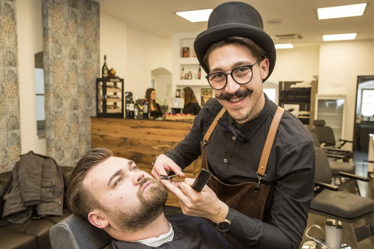 Mit Whiskey, Talent und Zwirbelbart ins berufliche Glück