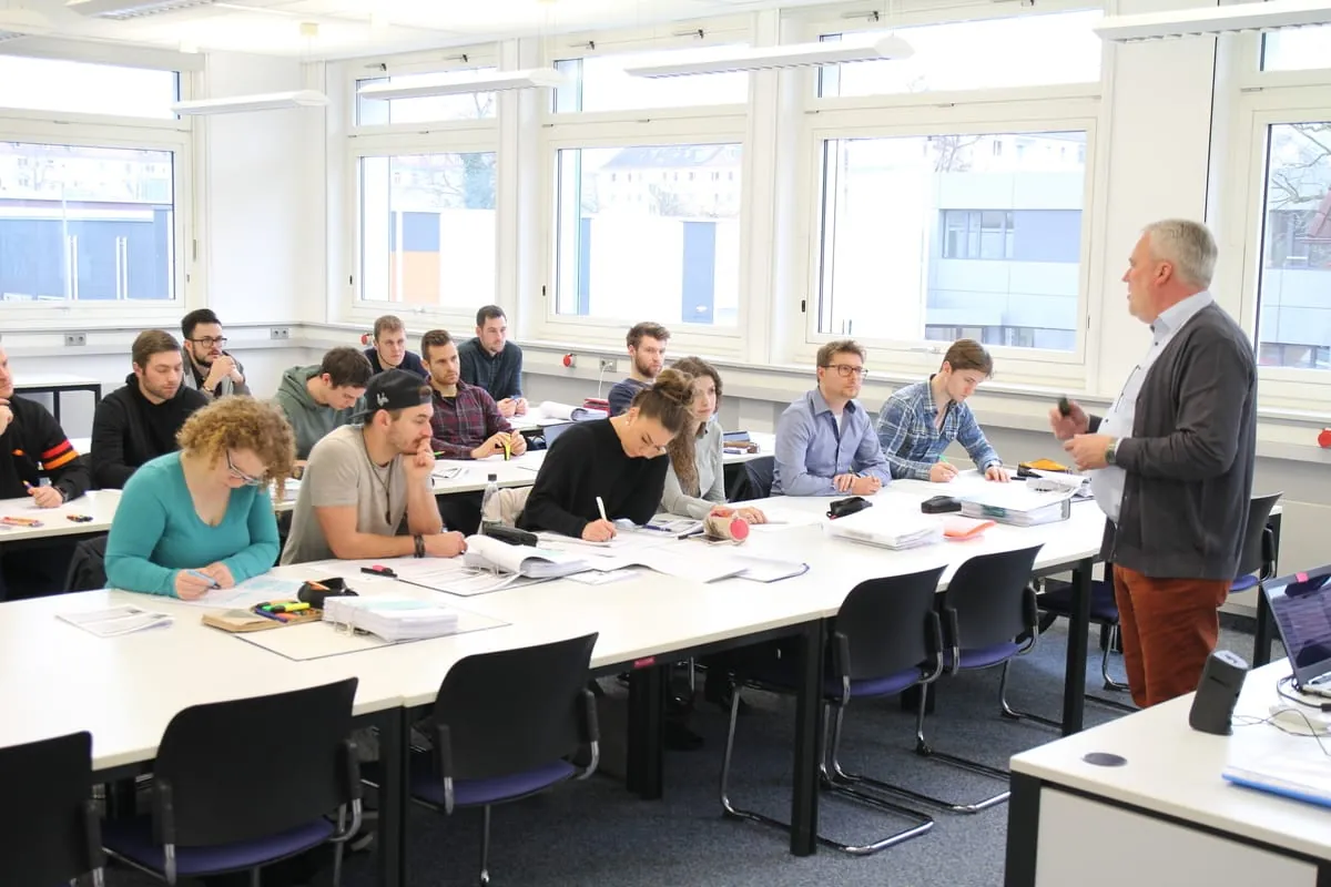 Online und offline: So funktioniert moderne Weiterbildung im Handwerk