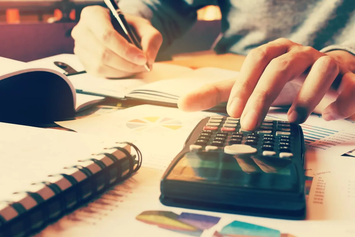 IW-Studie: Die Hälfte vom Einkommen geht an den Staat