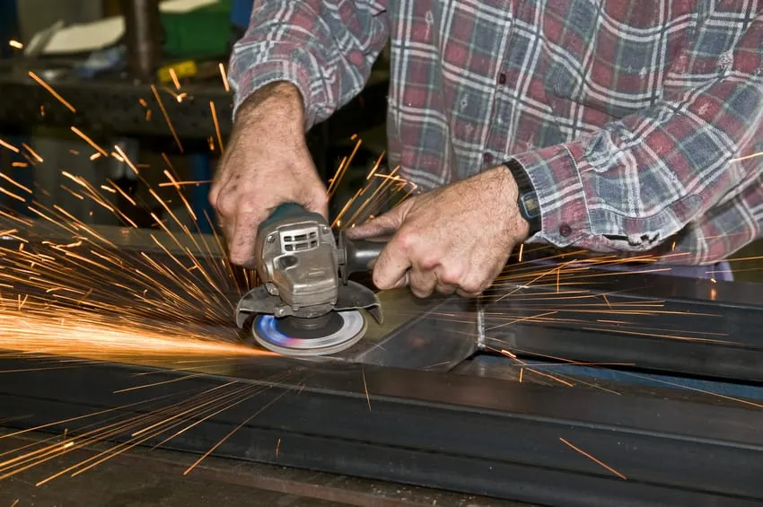 Arbeitsmittel für Ältere sicherer machen