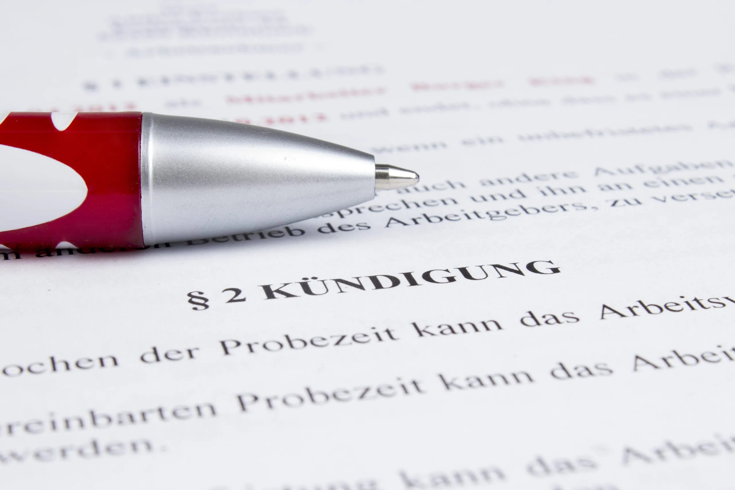 BAG-Urteil: Gestaffelte Kündigungsfristen sind zulässig