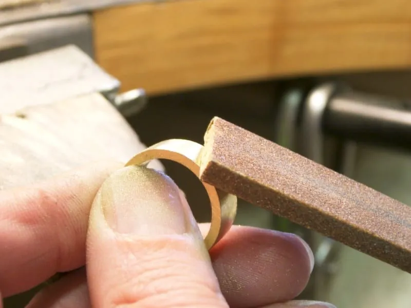 Handwerkskunst: Schmuck für blinde Menschen