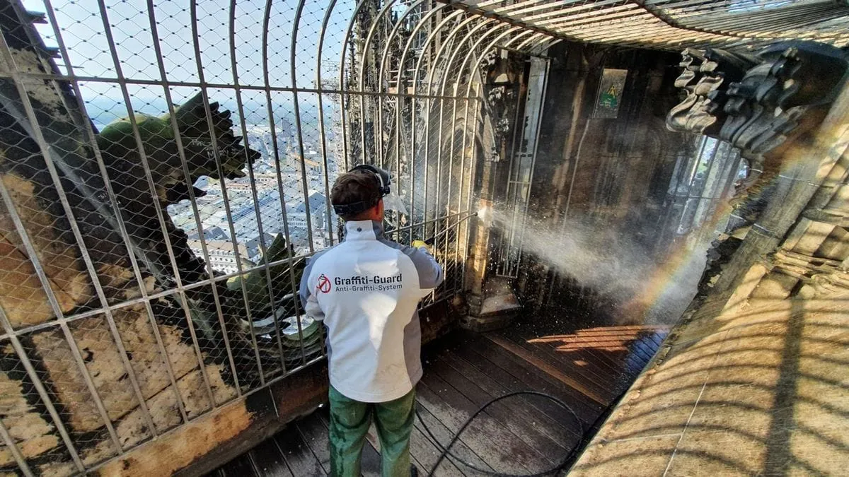 So sorgen Handwerker für neuen Glanz im Kölner Dom