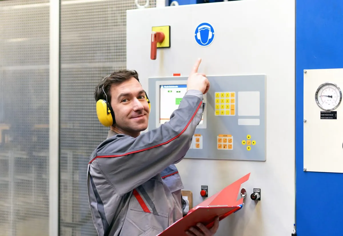So schützen Sie sich gegen Lärm am Arbeitsplatz