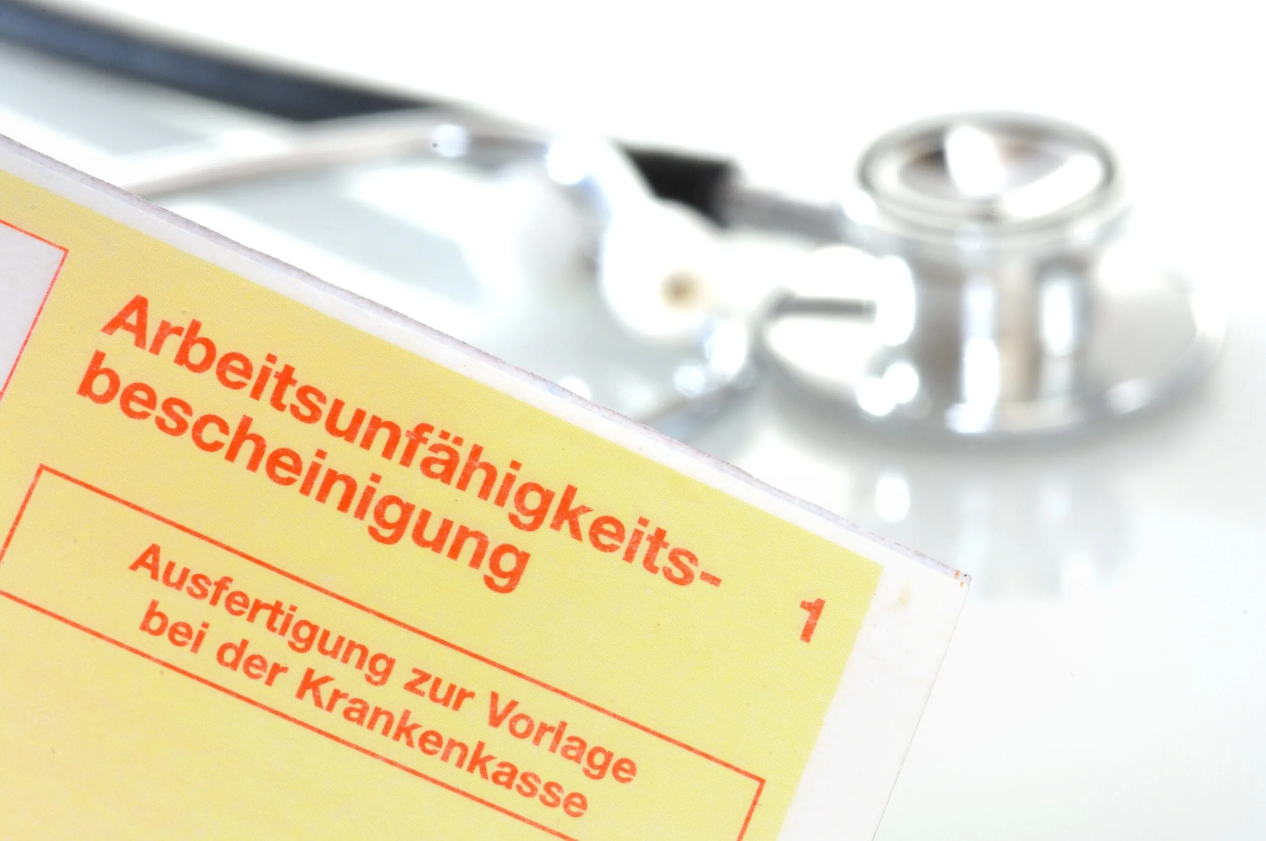 Urlaub abgelehnt: Was bei einer Krankmeldung gilt