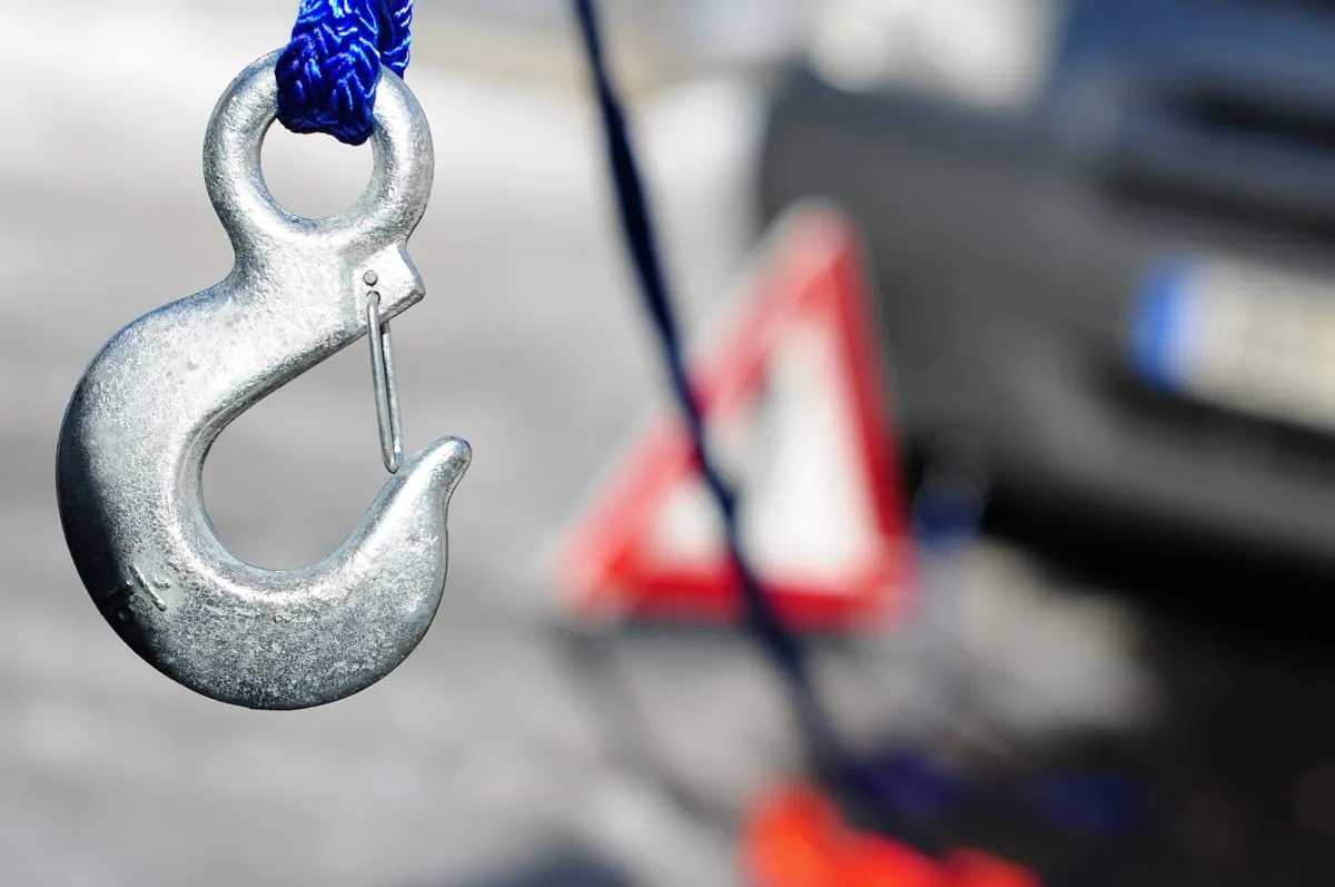 Richtig abschleppen: So funktioniert es beim Auto