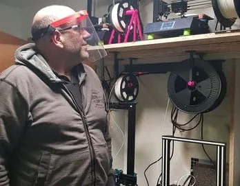 Gesichtsschutz aus dem 3D-Drucker: Bodenleger will helfen