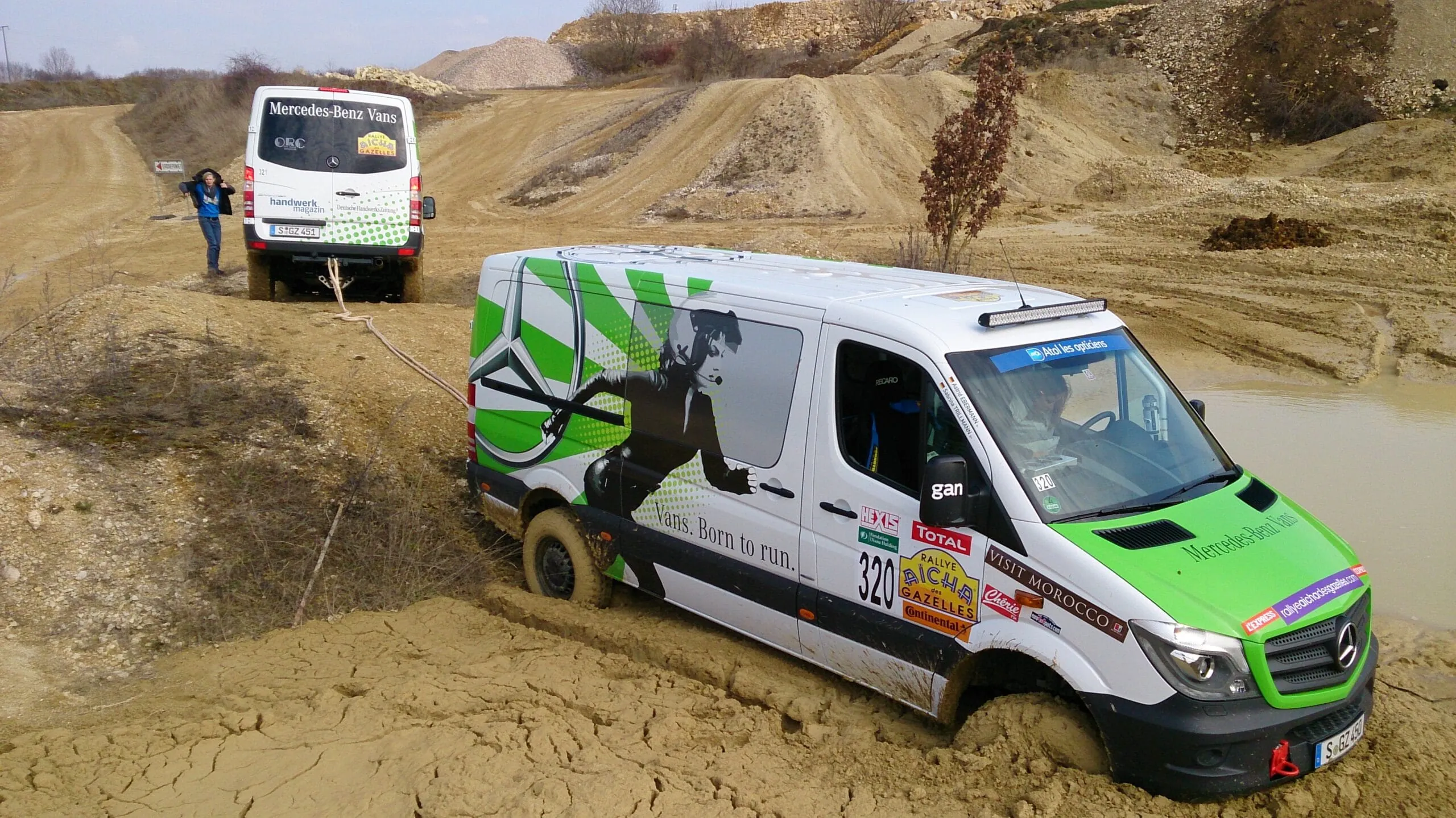 Handwerkerinnen startklar für die Frauen-Rallye