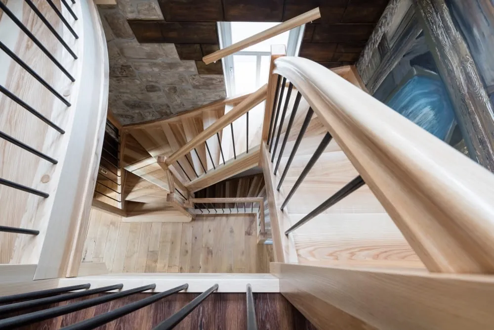 Diese Brandschutztreppe aus Holz trotzt dem Feuer