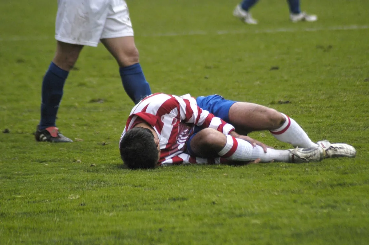 Achtung bei Freizeitunfällen: Wann die Kündigung droht