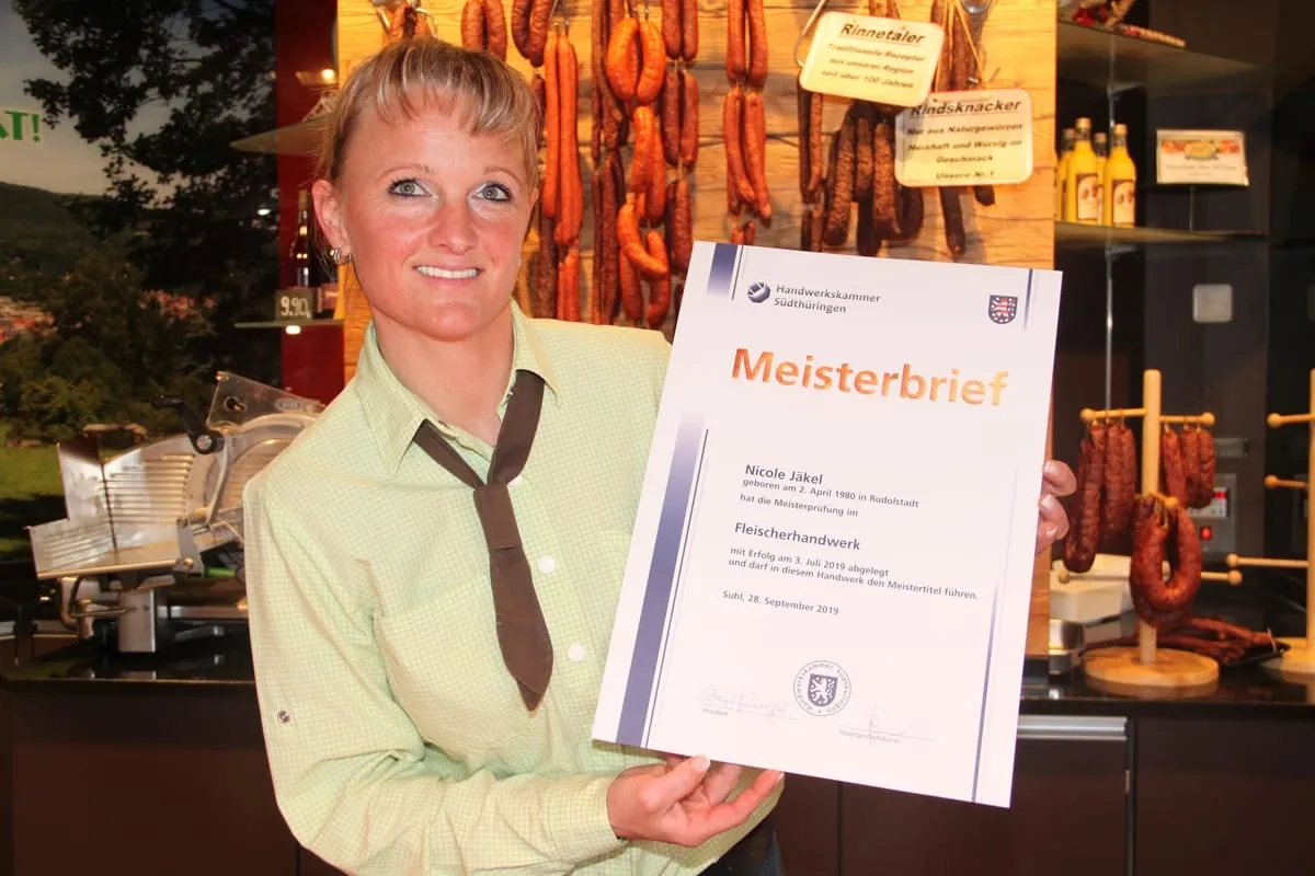 Wie das Leben manchmal spielt: Nicole Jäkels Weg zur Fleischermeisterin