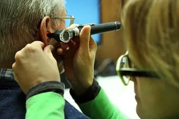 Schwerhörigkeit kann Demenz auslösen