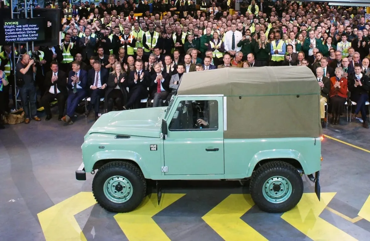 Land Rover Defender fährt aufs Abstellgleis