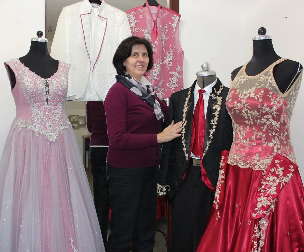 Faschingskostüme: Schneidermeisterin sorgt für den richtigen Glanz