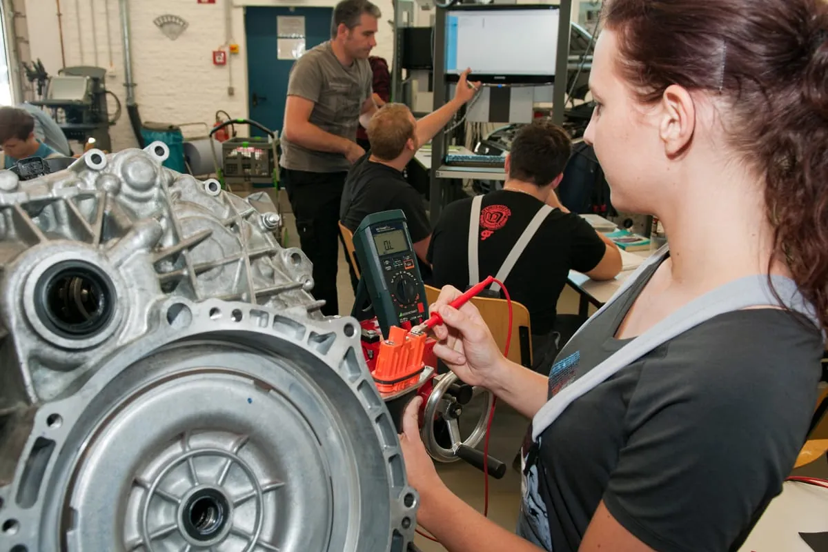 Frauen ziehen Studium Berufsausbildung vor