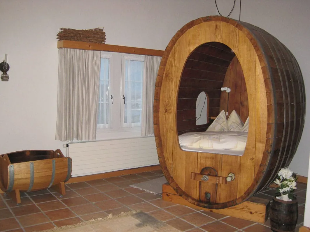 Schlafen im Weinfass