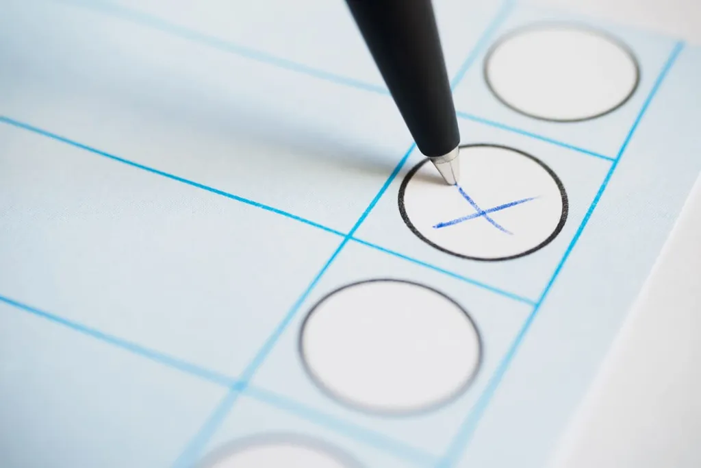 Wahlschein Kreuz wird gesetzt