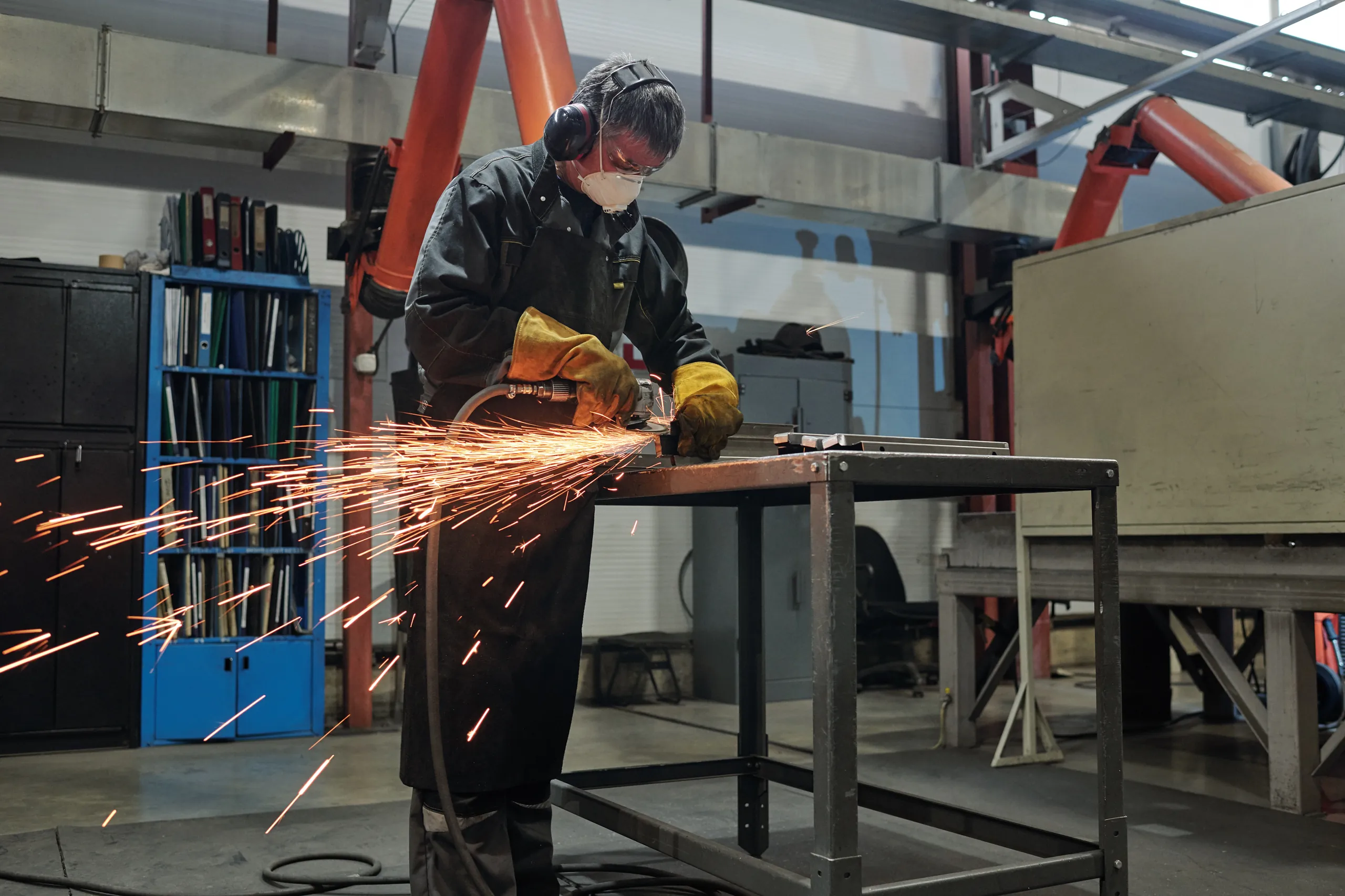 Langes Stehen im Job: Was dem Körper beim Entlasten hilft