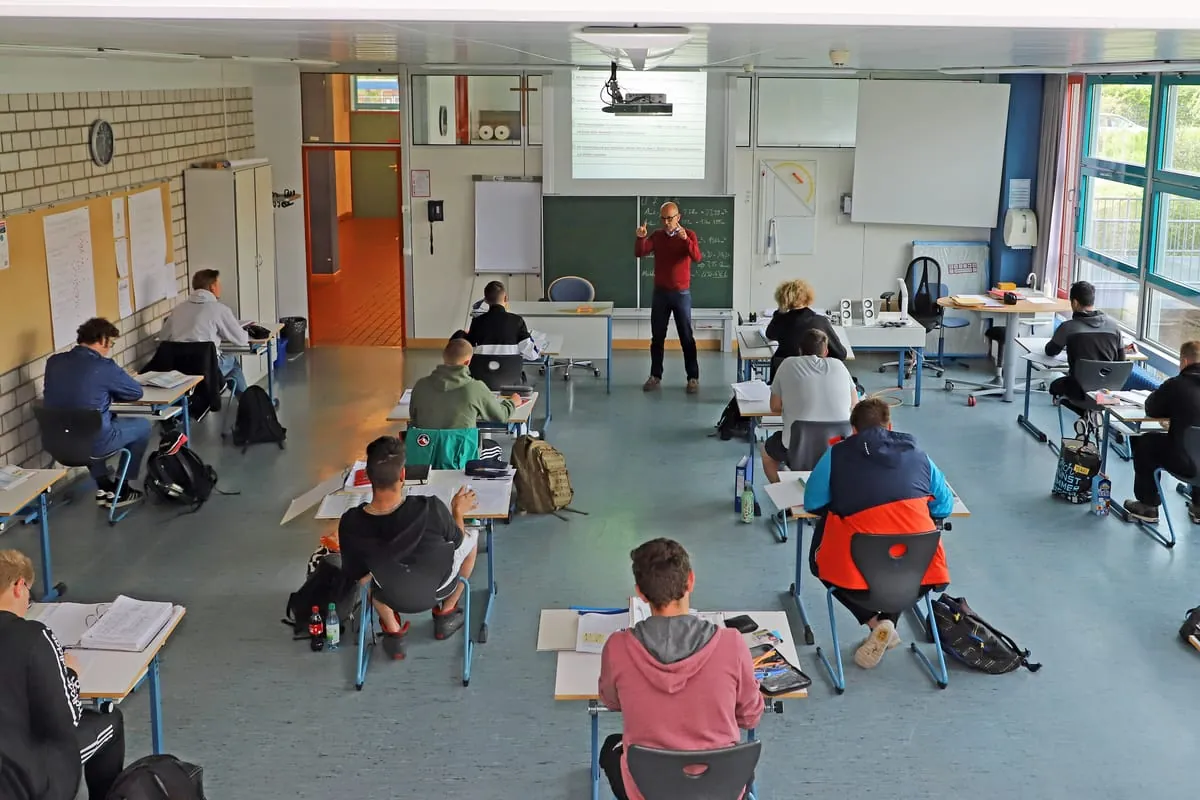 Fahrtkosten zur Berufsschule: Wann sie erstattet werden müssen