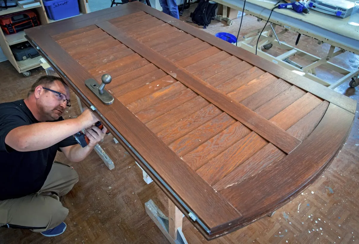 Die Türe, die Schusswaffen, Brand- und Sprengsätzen trotzte