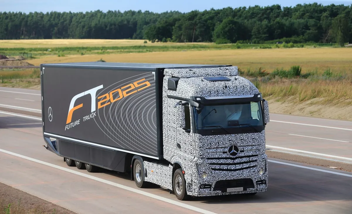 Selbstfahrender Lkw absolviert erste Autobahntour