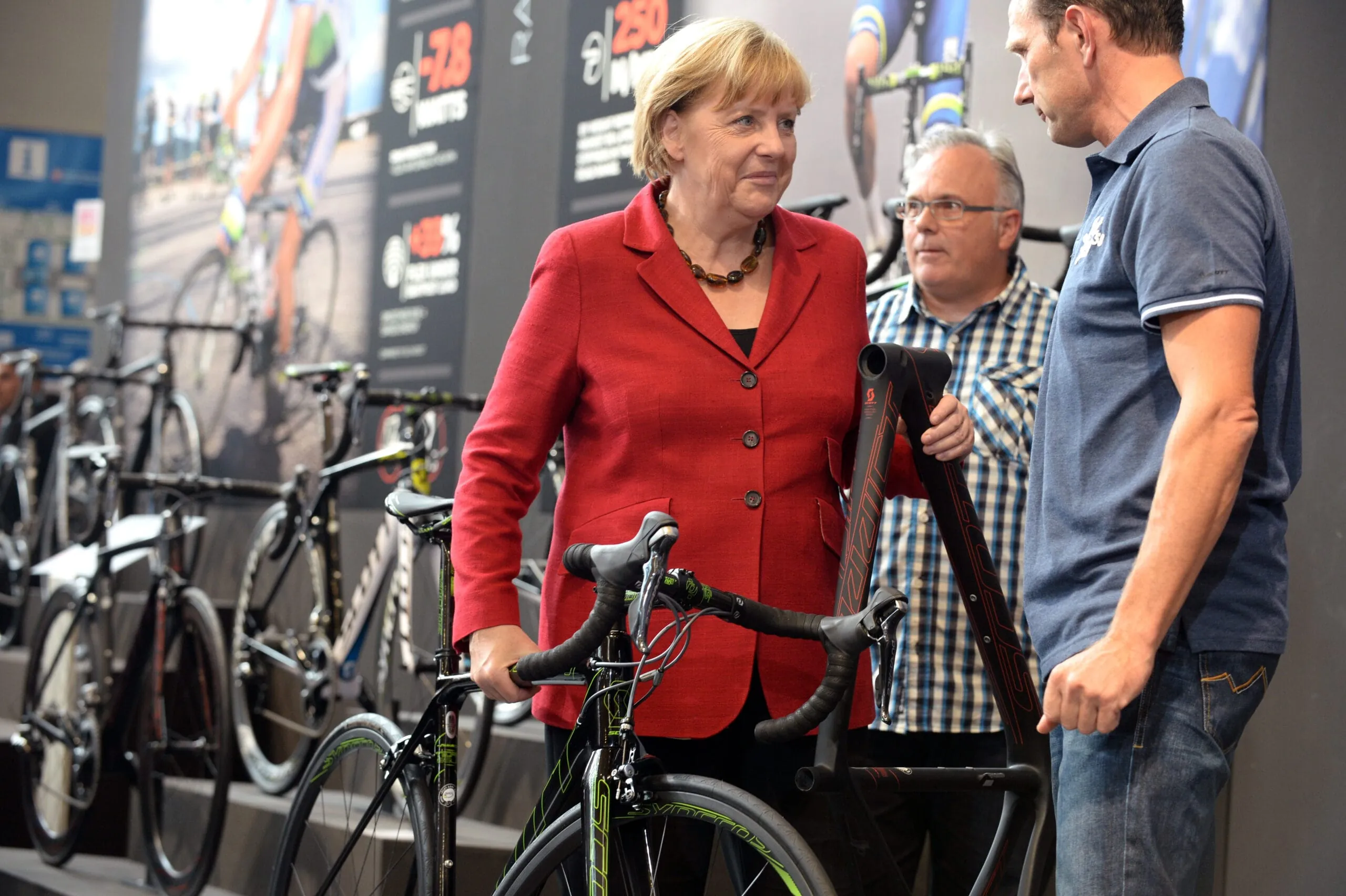 Eröffnung der Eurobike: Merkel unterstützt Fahrradbranche