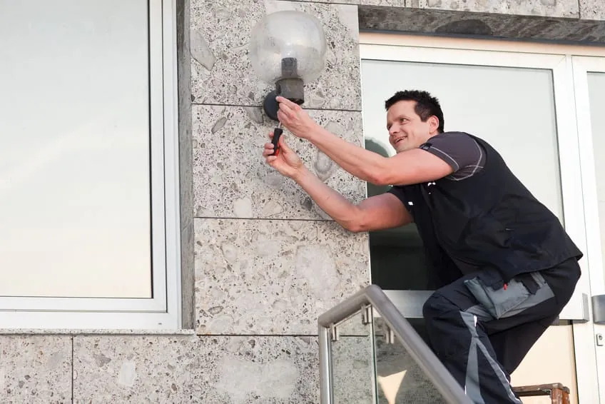 Elektroinstallateur gesucht