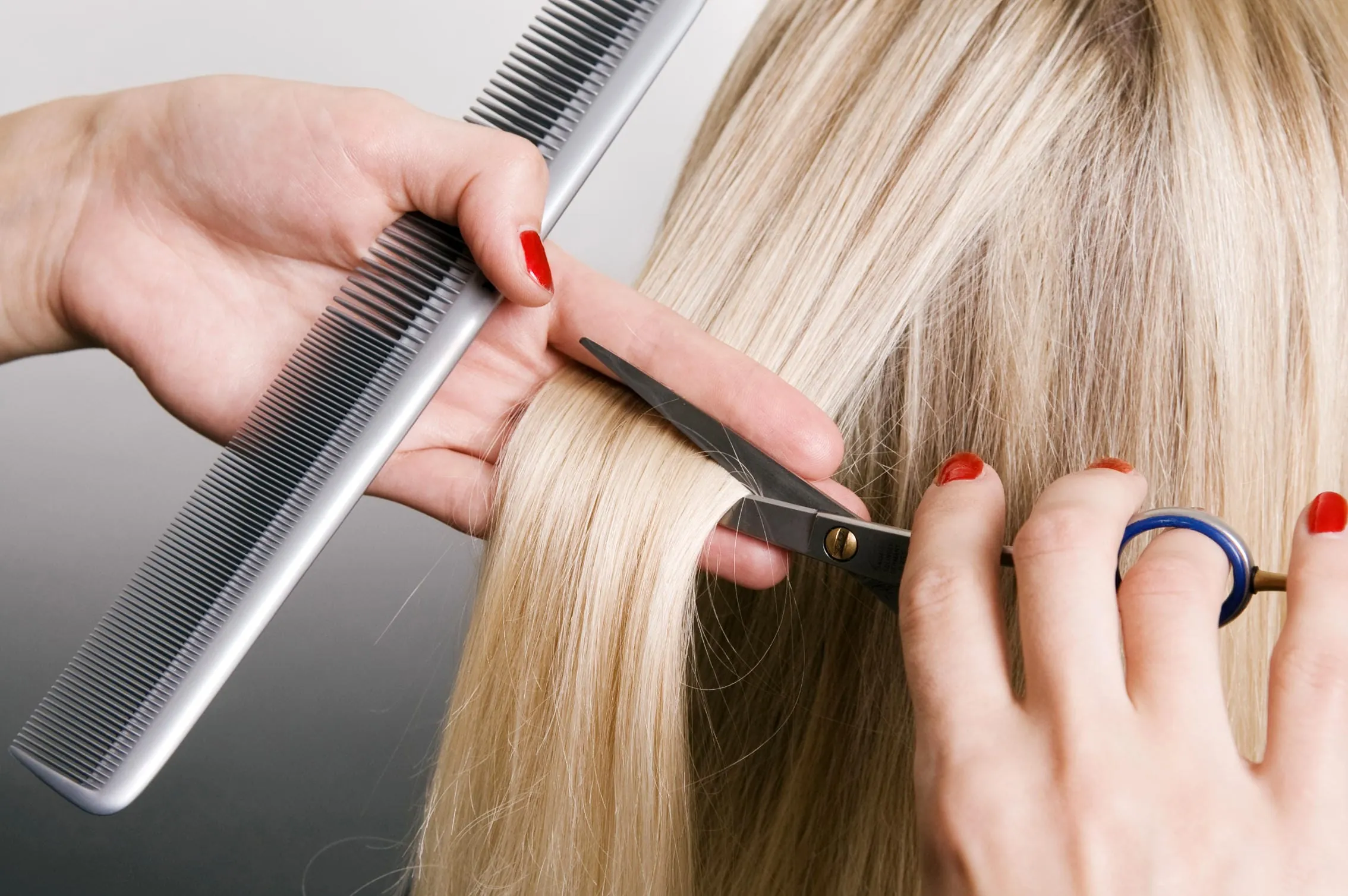 Friseure: 8,50 Euro erst ab August 2015