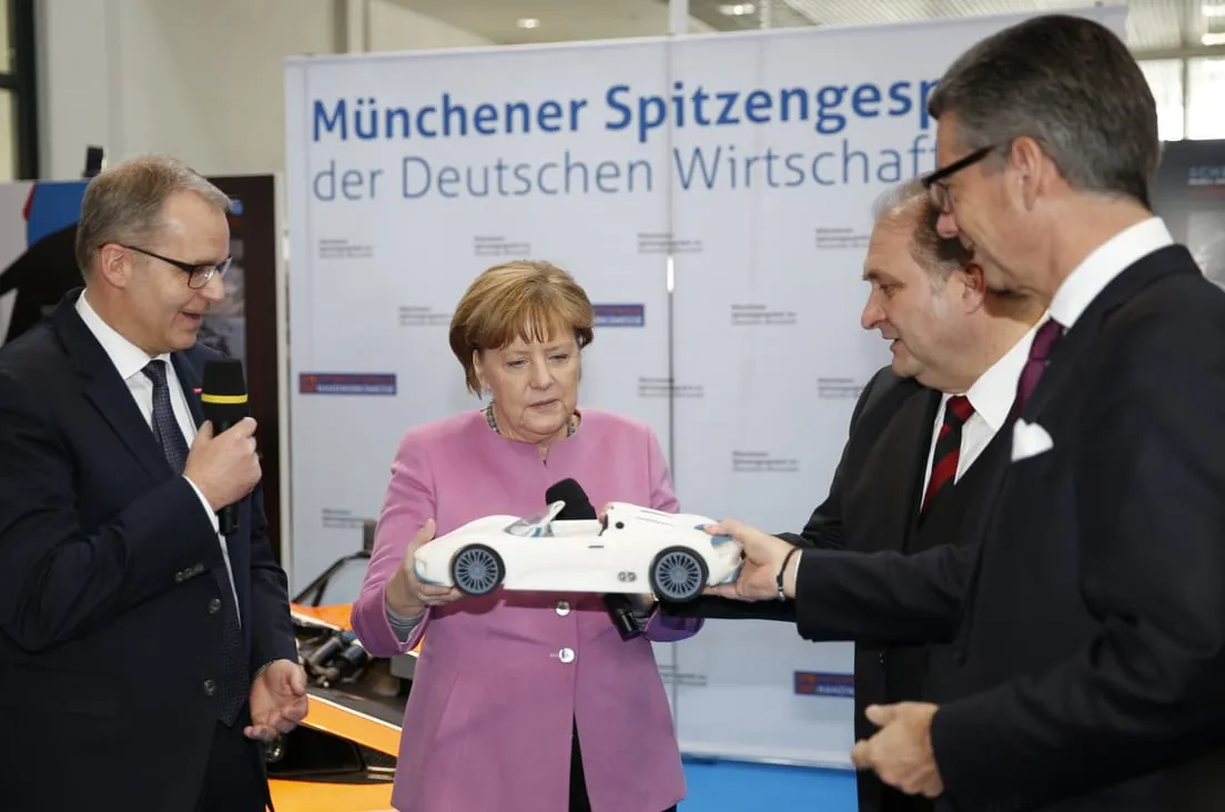 Wirtschaft unterstützt Merkel bei Flüchtlingspolitik