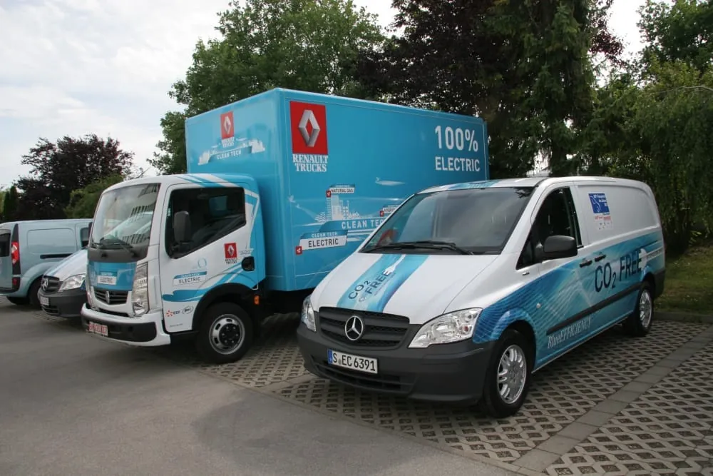 Im Elektroauto auf Jungfernfahrt