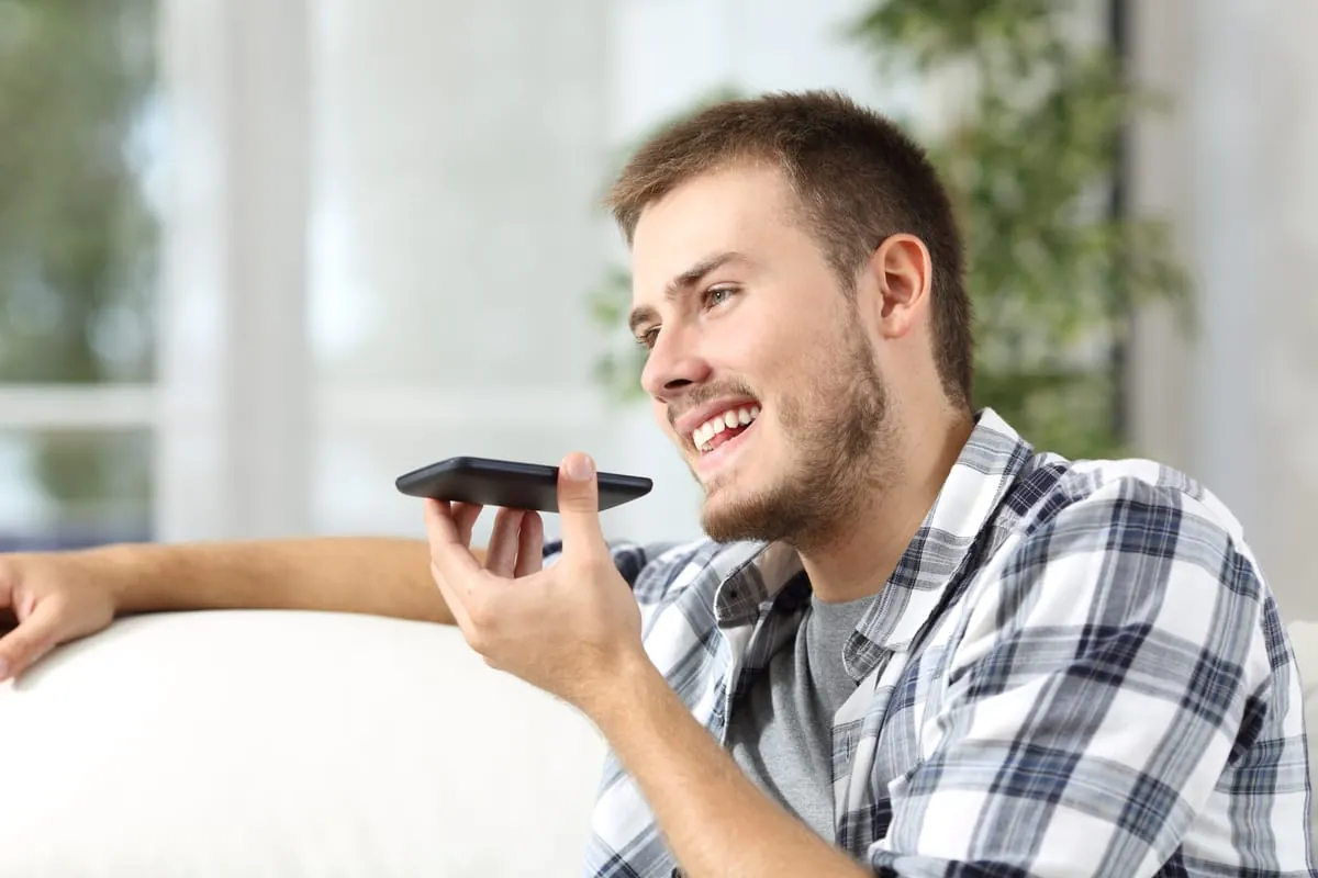 Fünf Tipps zur Optimierung für gesprochene Suchanfragen