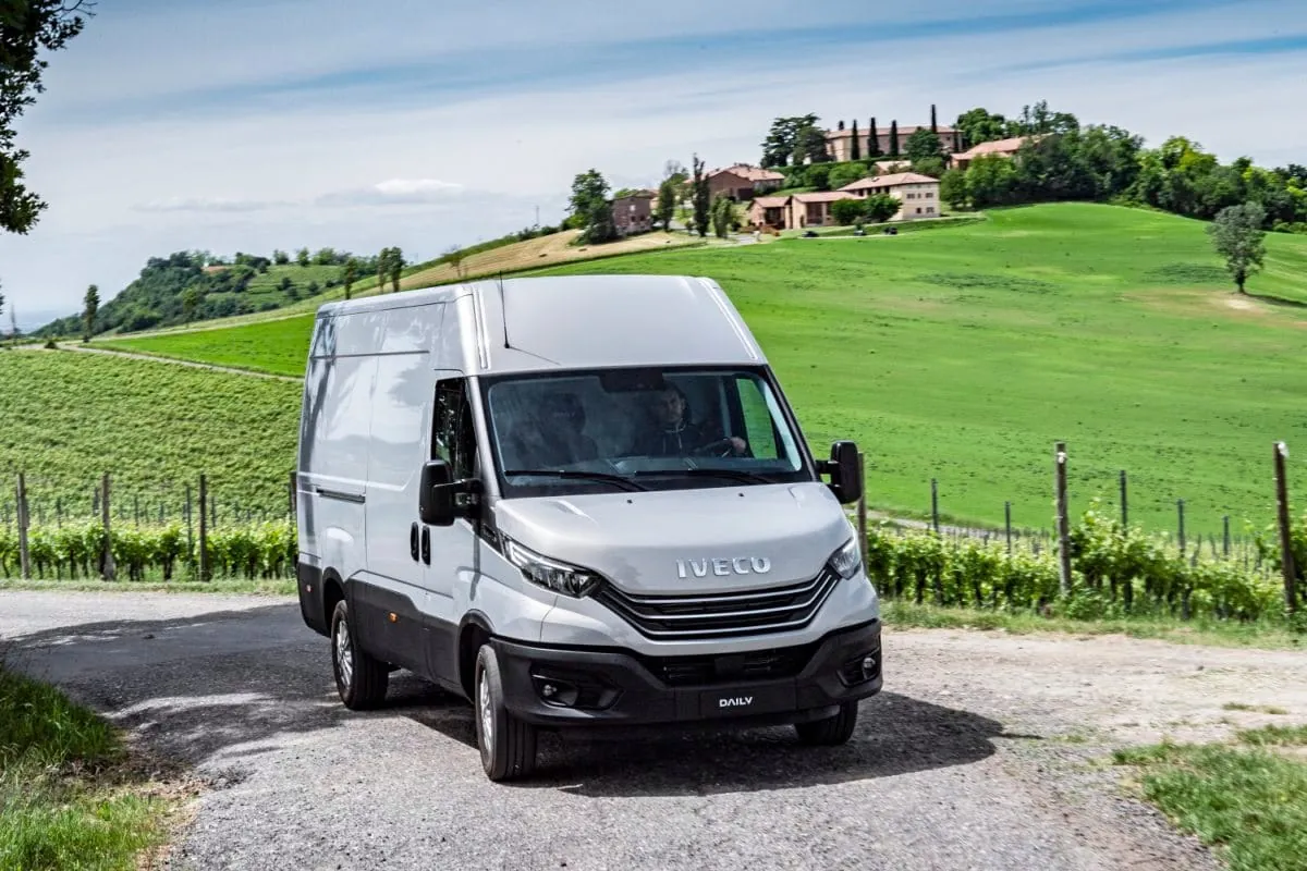 Iveco Daily: Transporter mit virtuellem Kumpel im Cockpit