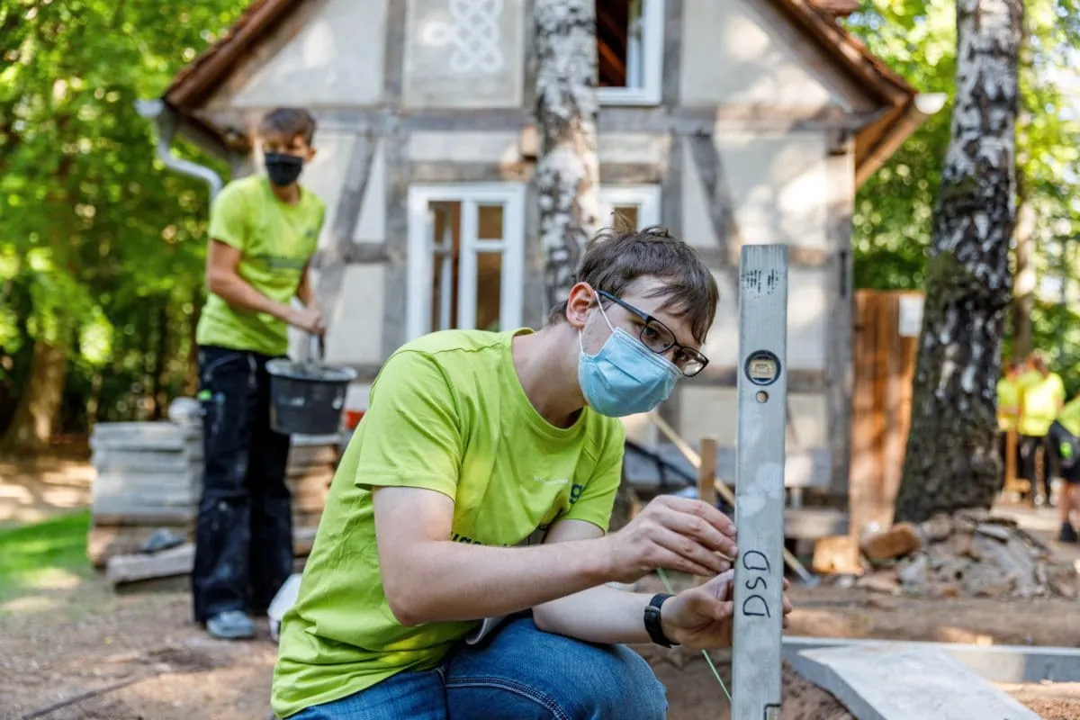 Jugendbauhütten: Freiwilliger Erstkontakt