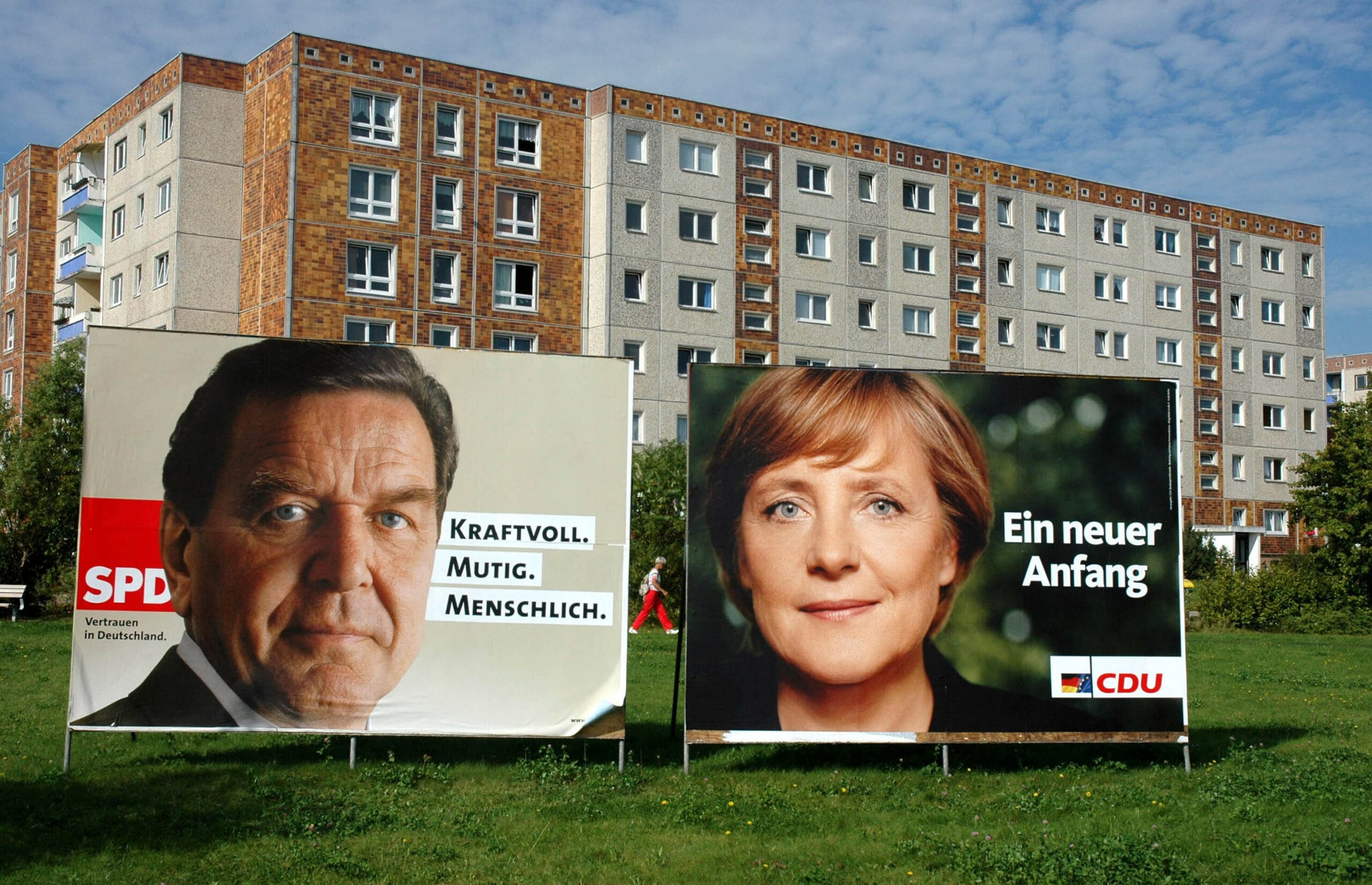 Wahplakate von Angela Merkel und Gerhard Schröder