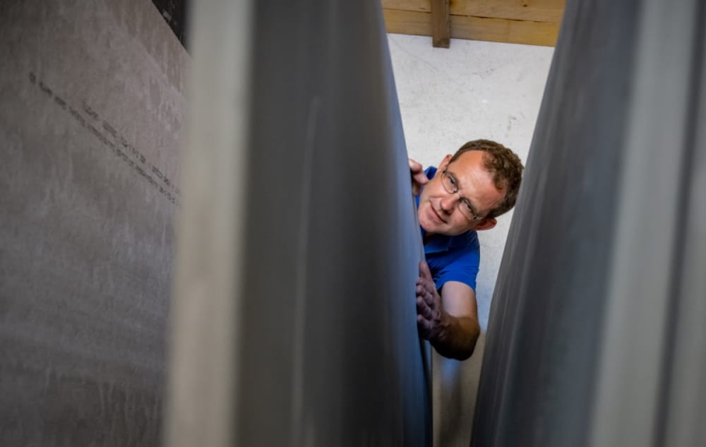 Marco Lohmann verwendet Schieferplatten als Spielfläche für die Billardtische.