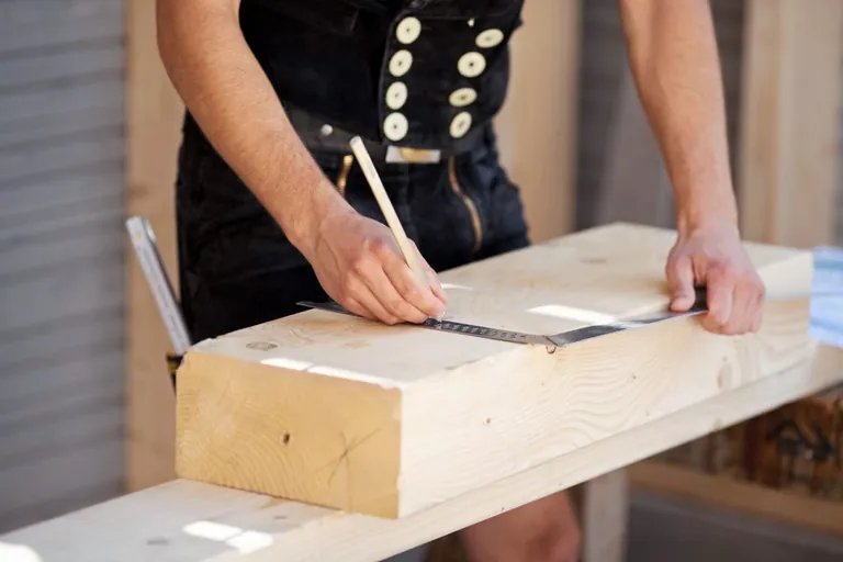 H&auml;nde, Winkel, Bleistift und Holz