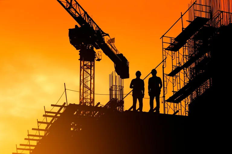 Baustelle mit Sonnenuntergang