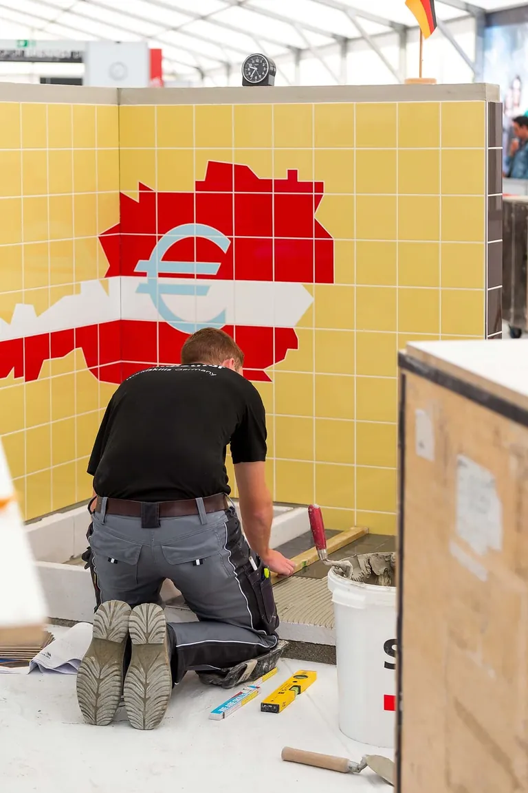 Yannic Schlachter mit Werkstück EuroSkills 2021