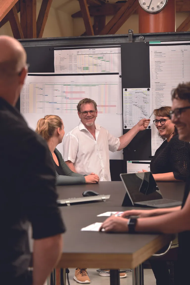 Teambesprechung bei der RSP GmbH am Flipchart